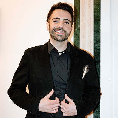 Espejo, sol y luna director