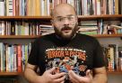 Marco Tóxico ganador con el cartel ‘El futuro es ahora’